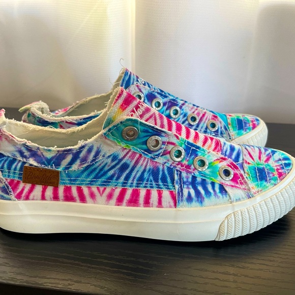 Blowfish Slip on canvas shoes size 7 women’s Multicolored Tie Dye EUC - Picture 2 of 7